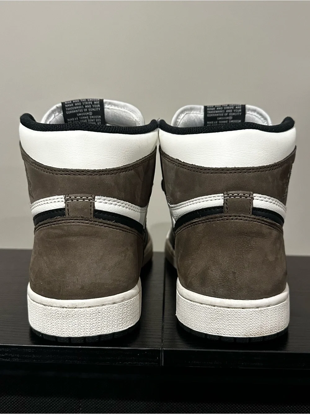 Air Jordan 1 Retro High OG (Dark Mocha)